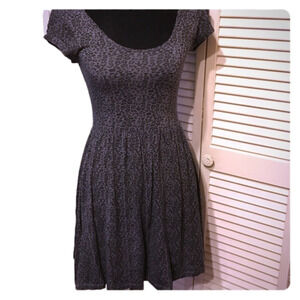 Stretchy NWT Grey leopard dress! Size Small short sleeved